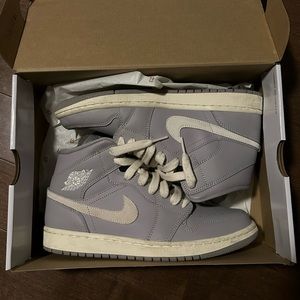 Jordan 1 (Atmosphere Grey Pale Ivory) (W)